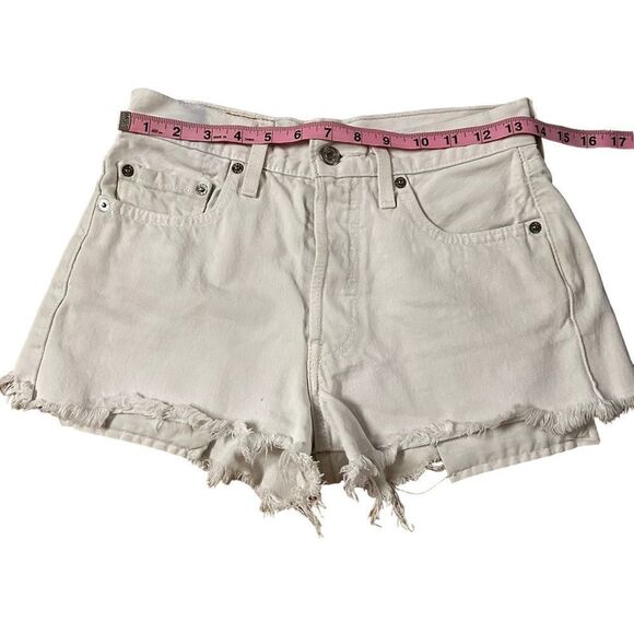 Levi’s ~ 501 - White denim cut offs ~ size 28 ~ button fly - Picture 7 of 8